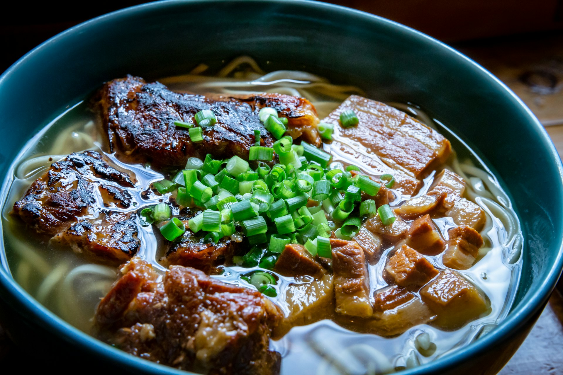 牛すじ煮込みうどんの写真